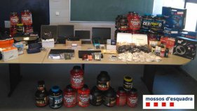 Ingressa a presó un home per estafa amb targetes duplicades