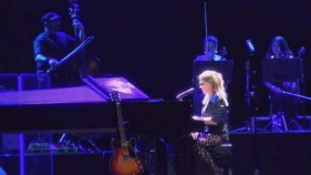 Melody Gardot enlluerna Porta Ferrada a ritme de jazz