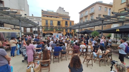 Sant Feliu de Guíxols s'emplena de families amb Fira del Conte 'Explica'm'