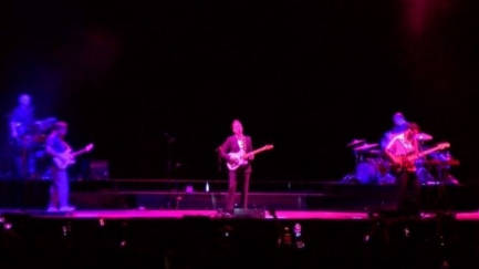 Two Door Cinema Club actua a Porta Ferrada tot i el mal temps